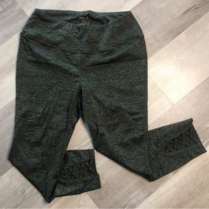 Torrid Sz 1 Dark Green Cropped Leggings with cross cross back calf accents